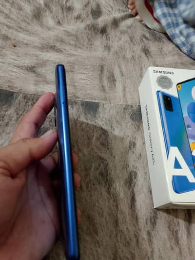 Samsung a21s box or mobile.