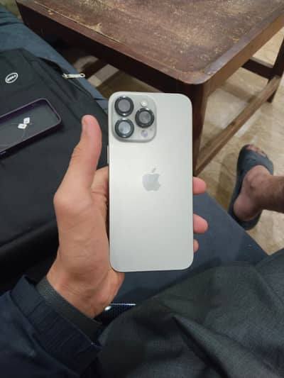 Selling my iphone 15 pro max 0/3/28/617/38/47