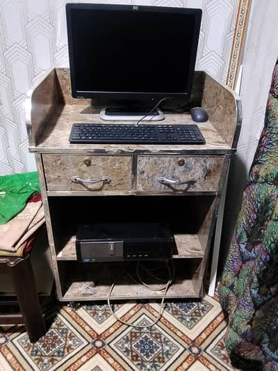 Ful Computer in running condition With Table For Sale