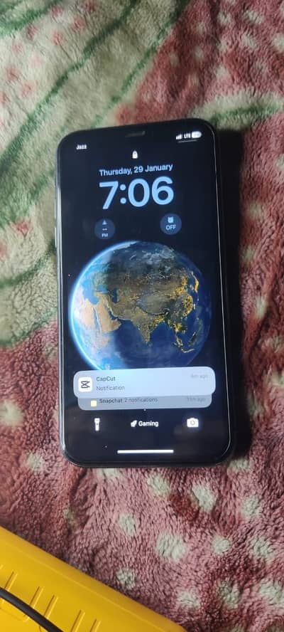 Iphone xr jv 64 GB 4 month sim time  water pack