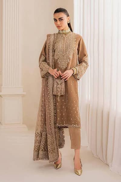 Baroque Embroidered Velvet Ttitched 3Pc Suit