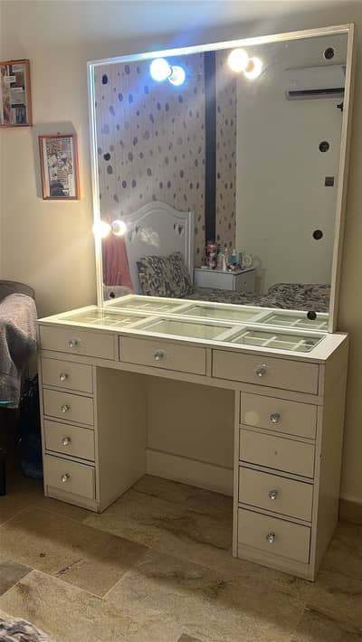 Dressing table vanity