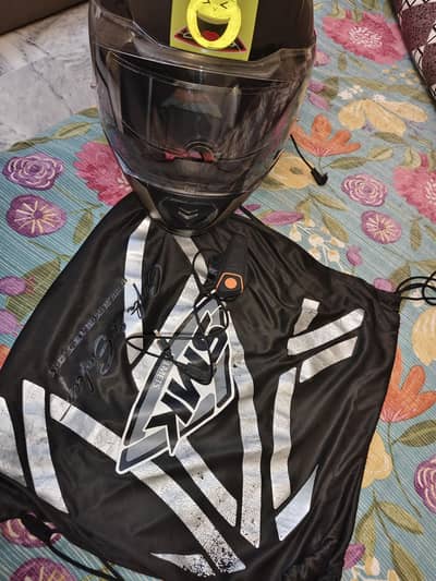 SMK Twister in Mint Condition head size 56-58cm