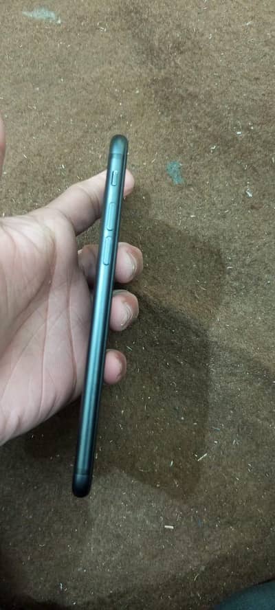 iphone 7 hai all ok hai battery health 85 pannal thora sa nikla hai