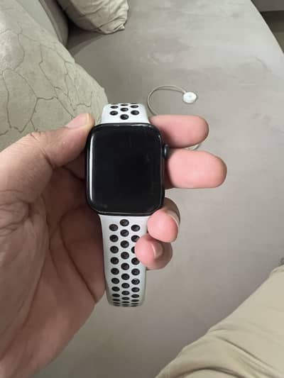 Apple Watch Series 8 (45mm GPS)