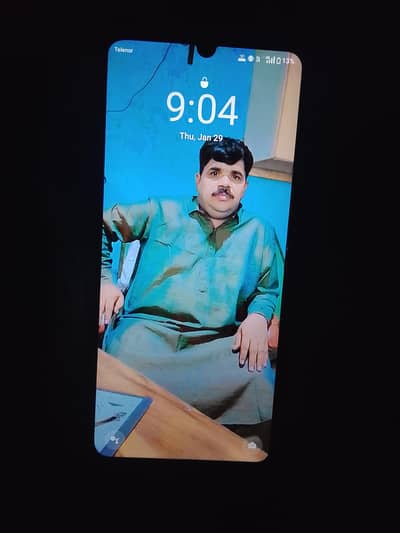 10/10conditon ha all ok ha koi masla nahi ha box complete ha