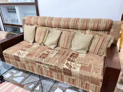 WOODEN SOFA SET 5 SEATER WITH GLASS TABLE