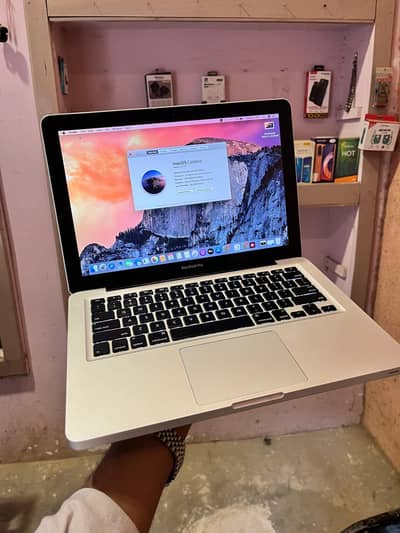 MacBook Pro 500GB 4GB Ram 2GB Graphics Card