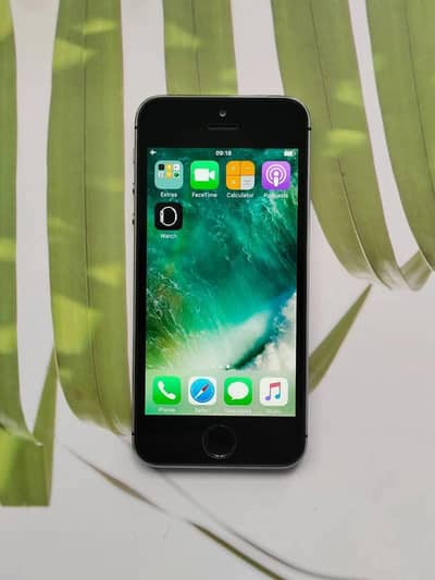 iPhone 5s 64GB for sale My Watsapp number 0323.88. 11.932