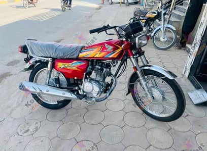 honda 125 new bike zero meter showroom par khara ha Open voucher ha