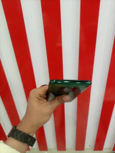 glass. change/finger faill/