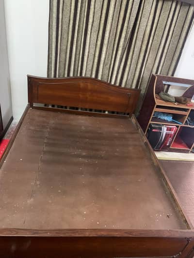 double bed urgent sale bilqul saf ha without mattress