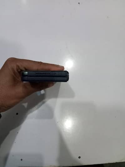 Asslam o alaikum Guy's am selling my phon  with inner of