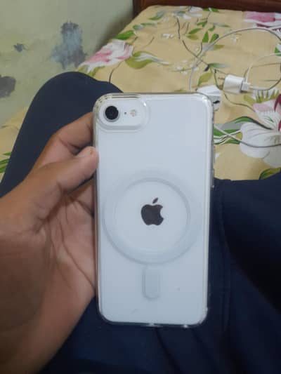 iphone se 2022 white color