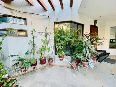 15 Marla Ground Floor 2 Bed 2 Bath Drawing Dining Tv Lounge Kitchen With Gas Ali Park Near Bhatta Chowk (0335-5779339)