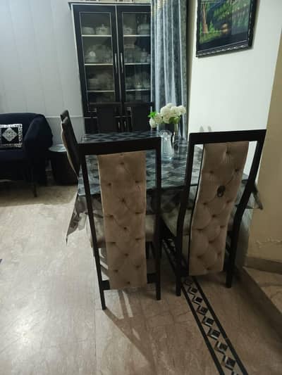 1 Dining table hai or 6 chairs hai condition 10/9 hai all okay