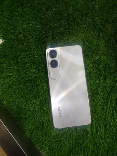 vivo y200 in warranty  10/10 condition