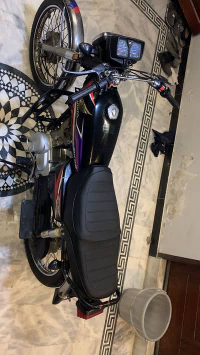 Hehd. Duw nsj e djd d nzyusw. Smidys. Smsjs