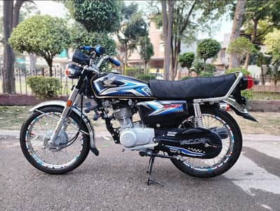 Honda 125 Black Full Rapped 100% original Milage 100% Genuine