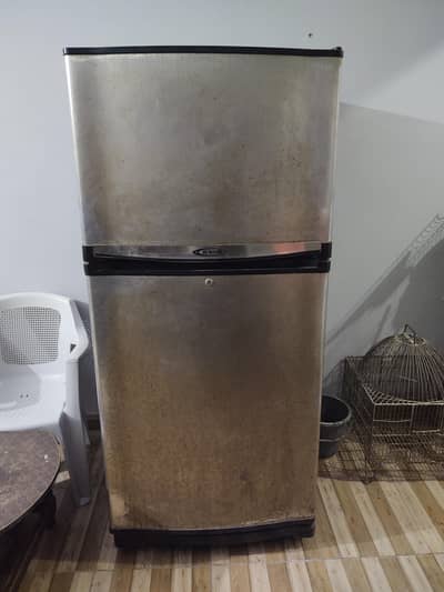 WAVES Refrigerator Full Size - Excellent  Condition (10/9) - For Sale