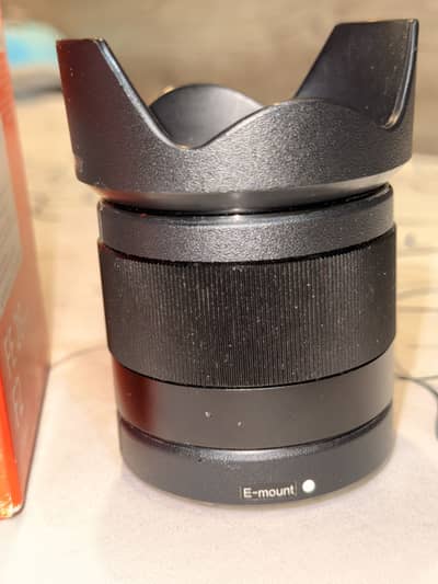 Sony 28mm lens With box