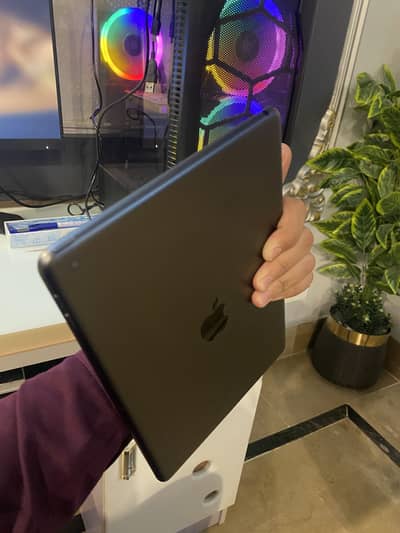 Ipad 9th generation with box and data cable charger