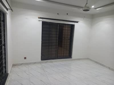 550 sqft room for job holders in wapda Town prime location