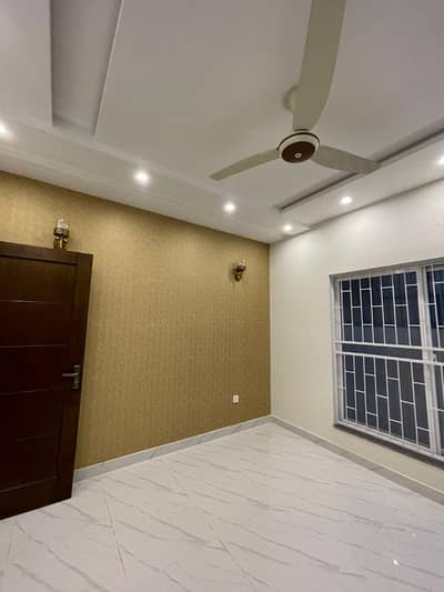 5 marla lower portion for rent in johar town