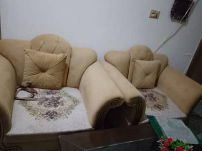 6 month use ha jahez ka furniture ha order py tayar krwaya ha r