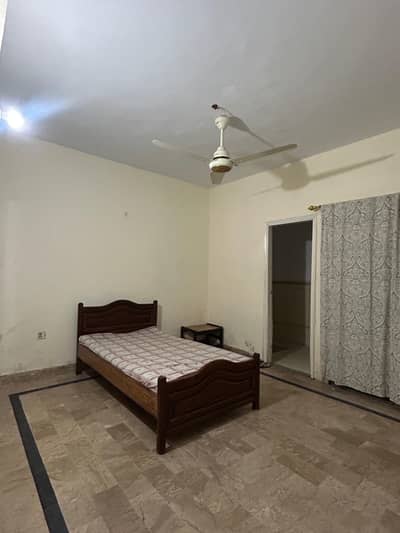 Fully Furnished Hostel Rooms for Students & Working Girls