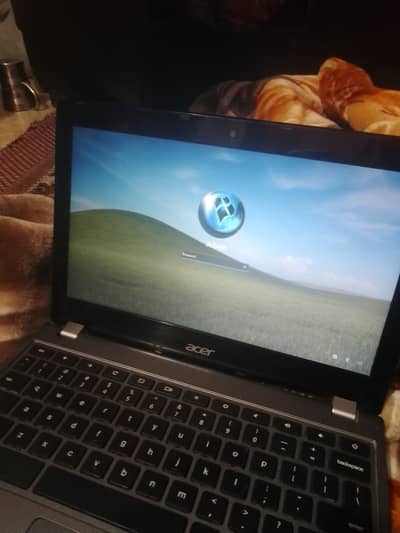 Accer 4 ram. 128 rom.  With charger & mouse