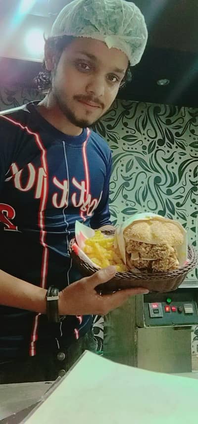 I'm fast food chef I need job