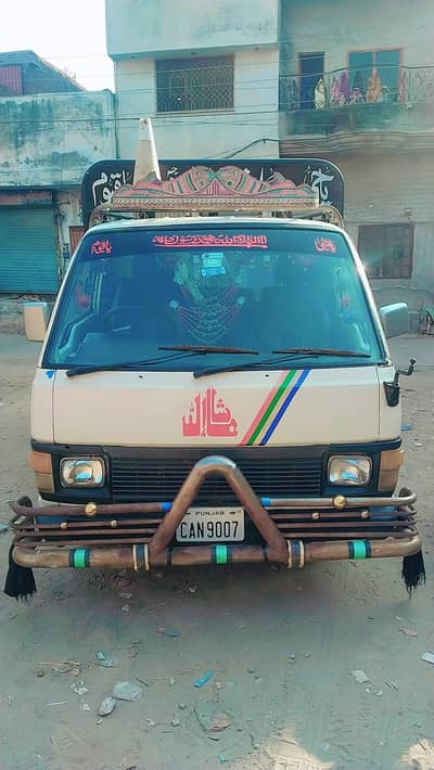 Toyota HiAce Down modal Loder van