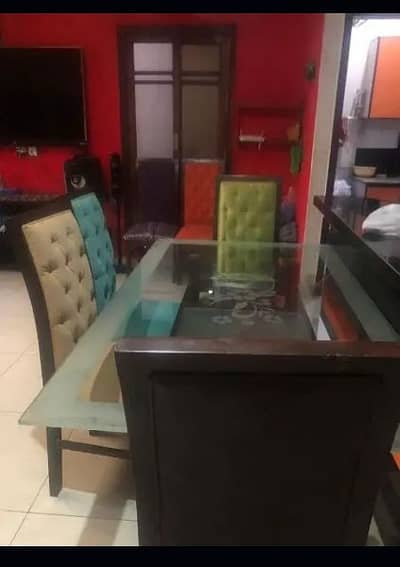 Good Condition Dinning Table with 6 Chairs and Glass Top