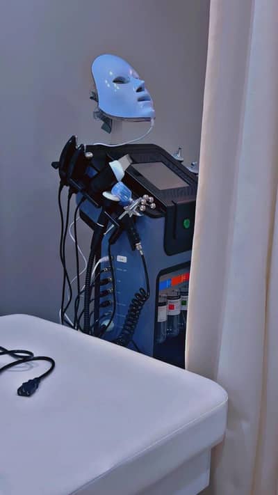 Beauty Salon in Gulberg is available for sale