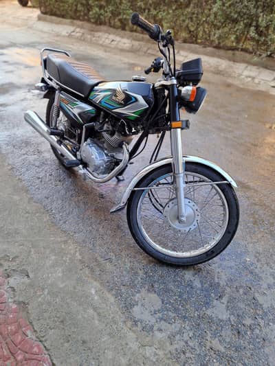 CG HONDA 125 - 4-stroke, OHV (Overhead Valve), air-cooled 124 cc