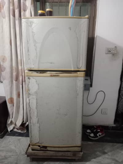 Dawnlance refrigerator  urgently sale contac this no 03228828976