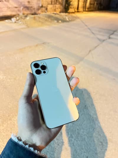 iphone 12 pro all oky mint condition price is almost final no behes