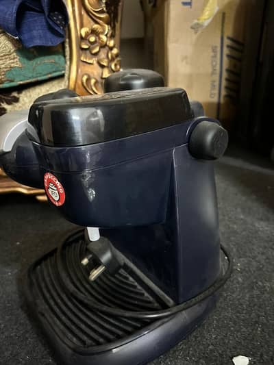 DeLonghi Coffee Machine – 5000 Rs