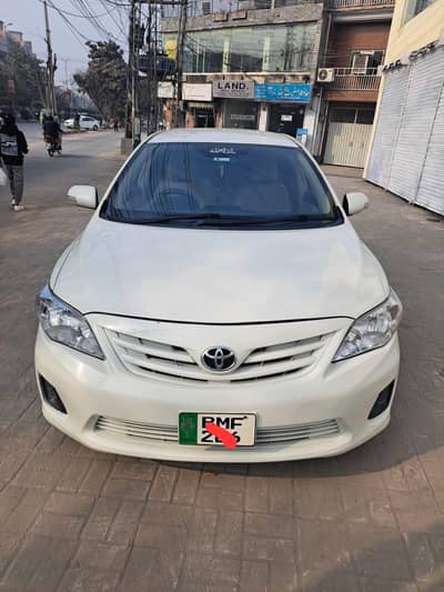 Toyota Xli white cloure genuine condition 2013
