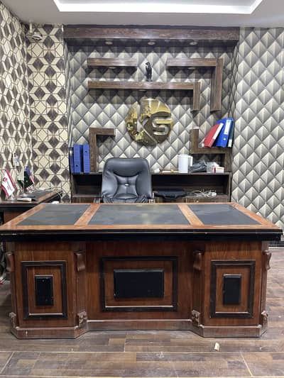 Executive office desk and Chair for sale