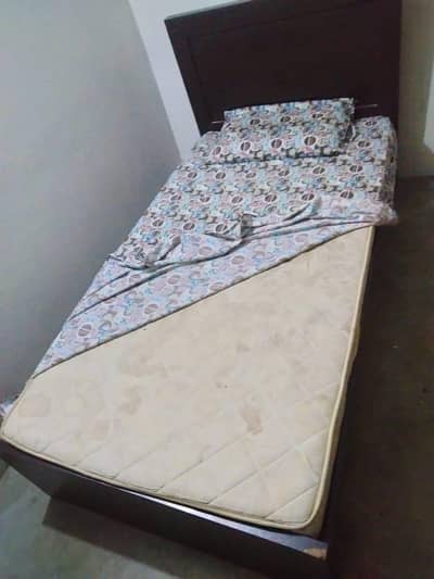 single bad with mattress