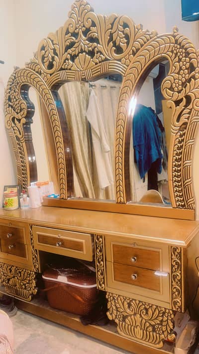 Bed and dressing set selling