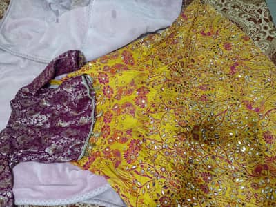 mehndi lehnga choli available