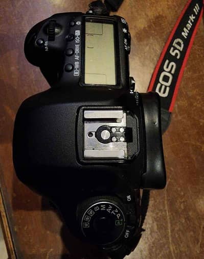 Canon 5D mark III With Battery grib Complete Box 