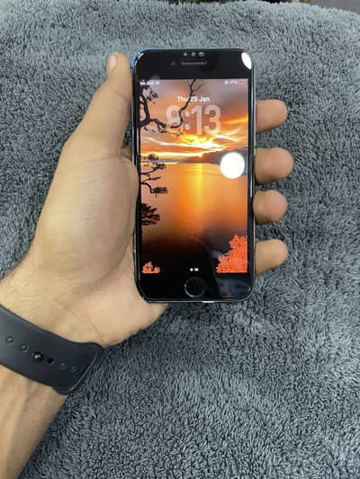 I phone se 3rd generation 10/10 waterpack /64gb