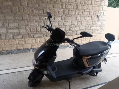 Electric scooty