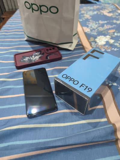 10/10 condition phone hai with box