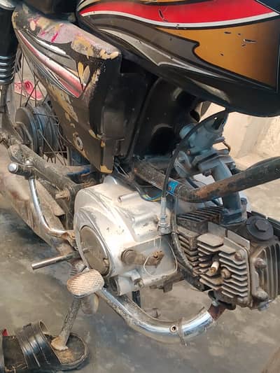 Super Star 100 cc near haspatal chowrangi