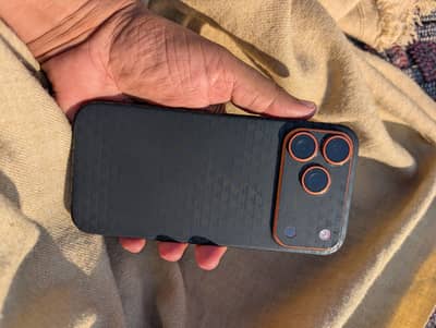 17 pro max lla 512 gb with box 7 cycle count only